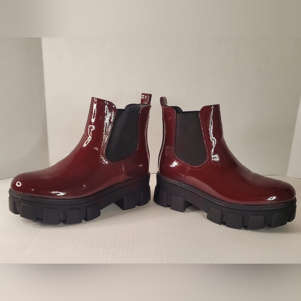 Portland Burgundy Chelsea Boots Size 6 1/2